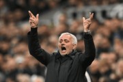 7-2！6-1！欧冠疯狂一夜，巴黎巴萨狂胜，穆帅惨败，马竞溃败